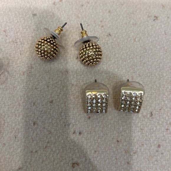 4 pairs of light weight earrings in EXCELLENT condition. - Picture 4 of 4